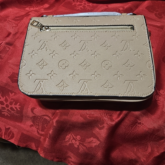 Elegant Biege/Taupe Crossbody Purse - Picture 2 of 8